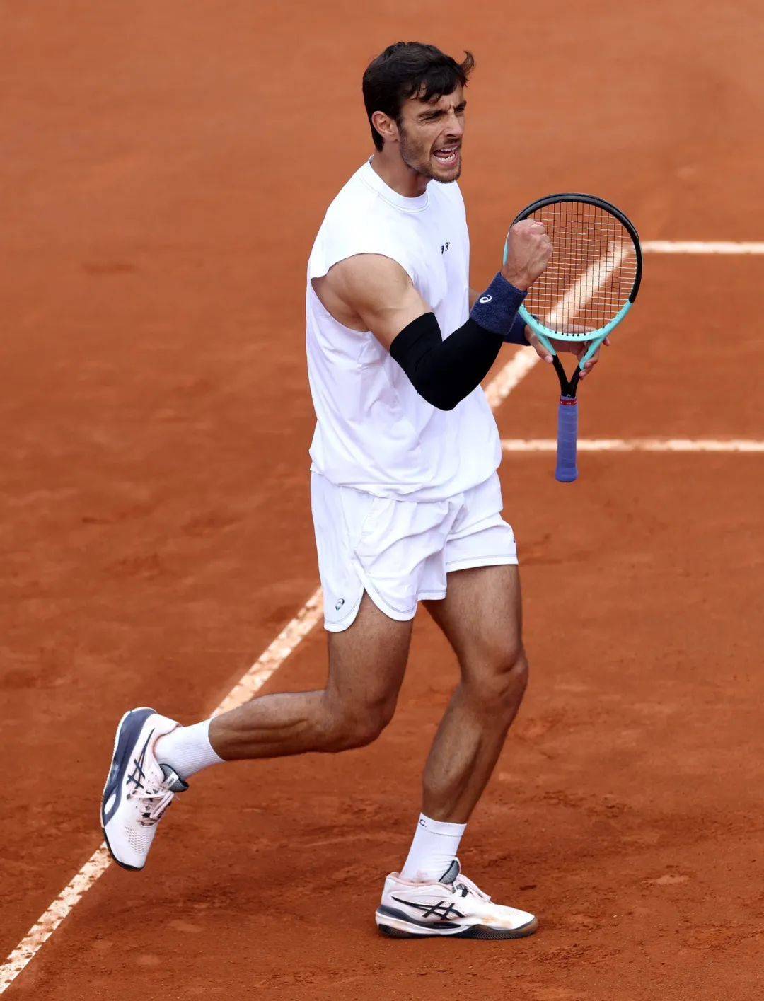 仅展现了两 仅展现了两